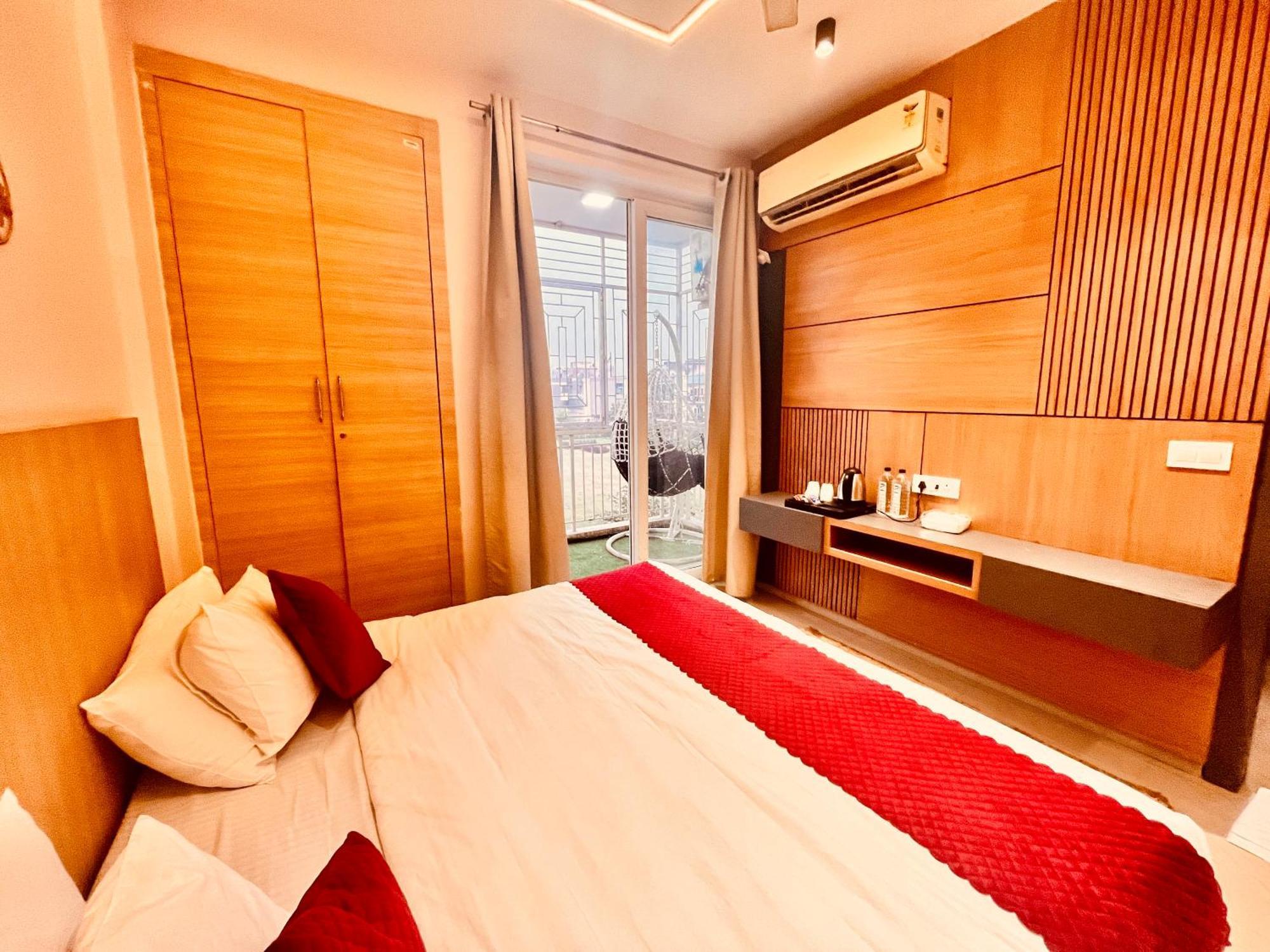 Pearl Grand Boutique Cottage In Omaxe Anandam Vrindavan - #Premium Ac Rooms With Balcony #Big Parking #Lift #Garden #Peaceful Area #Near Prem Mandir #Property Of The Year #Most Awarded Exterior foto