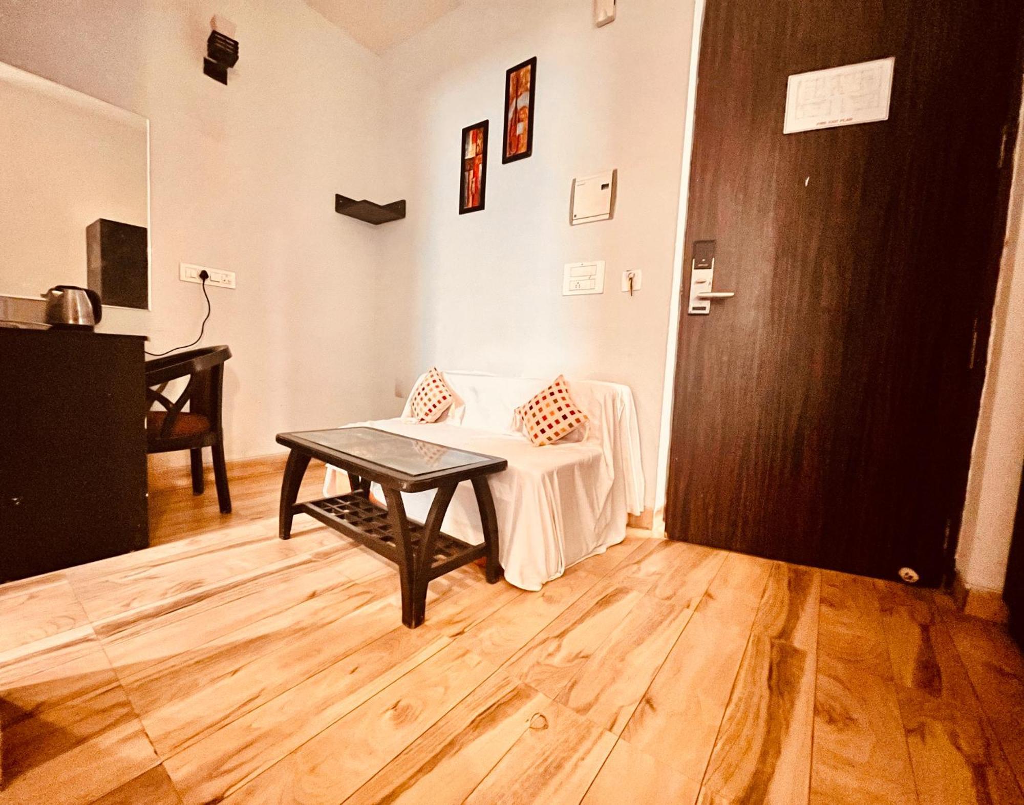 Pearl Grand Boutique Cottage In Omaxe Anandam Vrindavan - #Premium Ac Rooms With Balcony #Big Parking #Lift #Garden #Peaceful Area #Near Prem Mandir #Property Of The Year #Most Awarded Exterior foto