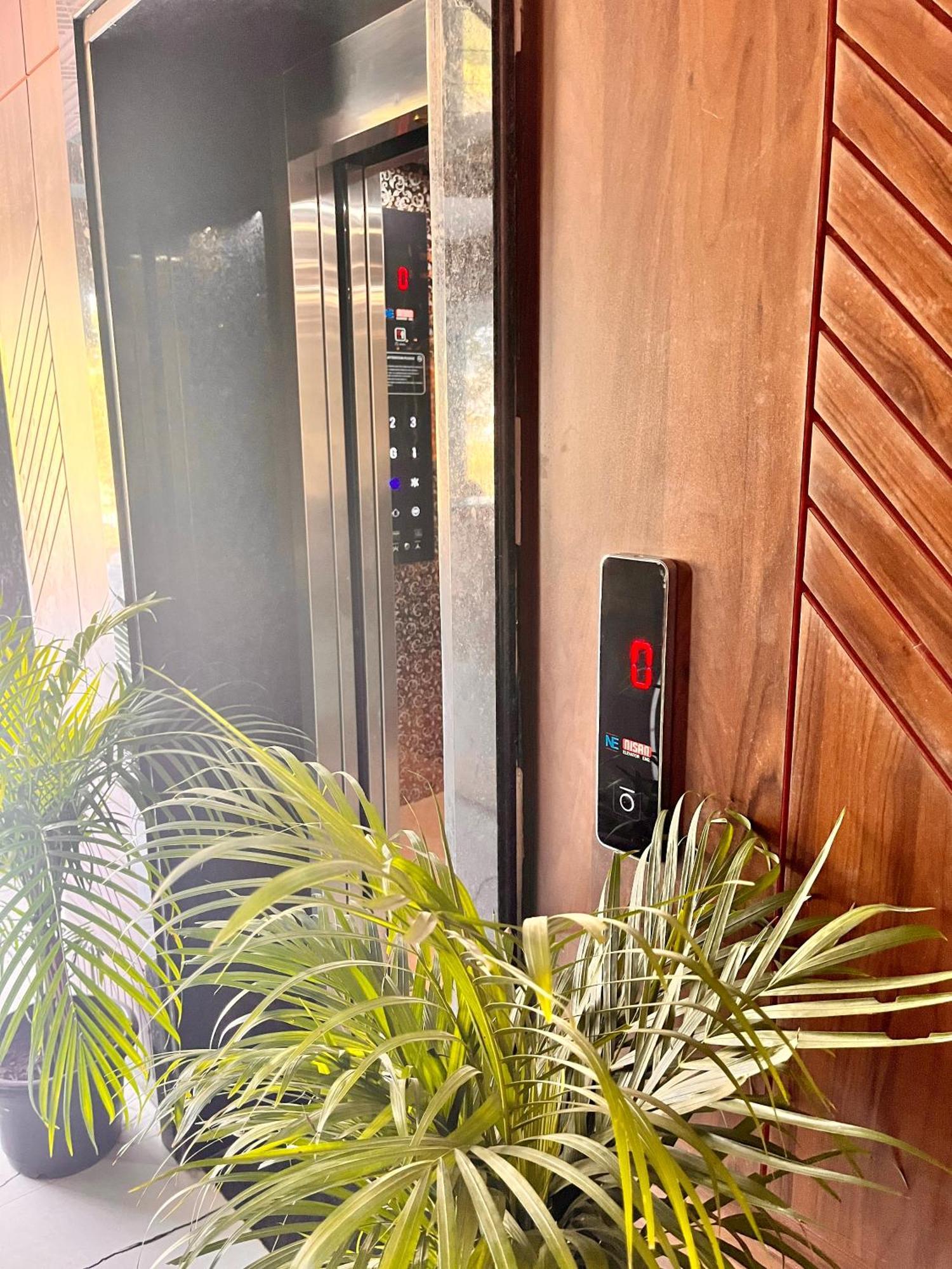 Pearl Grand Boutique Cottage In Omaxe Anandam Vrindavan - #Premium Ac Rooms With Balcony #Big Parking #Lift #Garden #Peaceful Area #Near Prem Mandir #Property Of The Year #Most Awarded Exterior foto