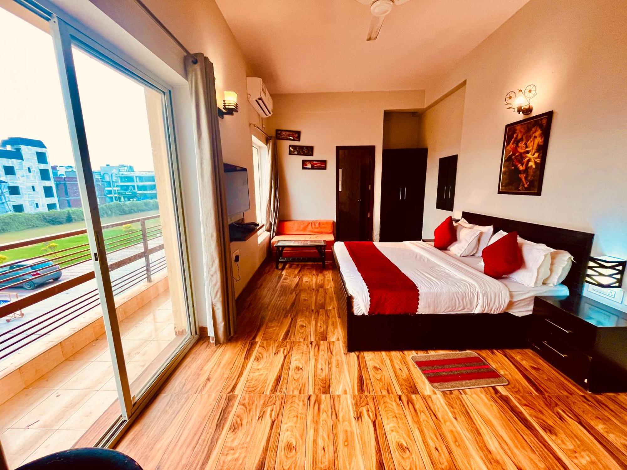 Pearl Grand Boutique Cottage In Omaxe Anandam Vrindavan - #Premium Ac Rooms With Balcony #Big Parking #Lift #Garden #Peaceful Area #Near Prem Mandir #Property Of The Year #Most Awarded Exterior foto