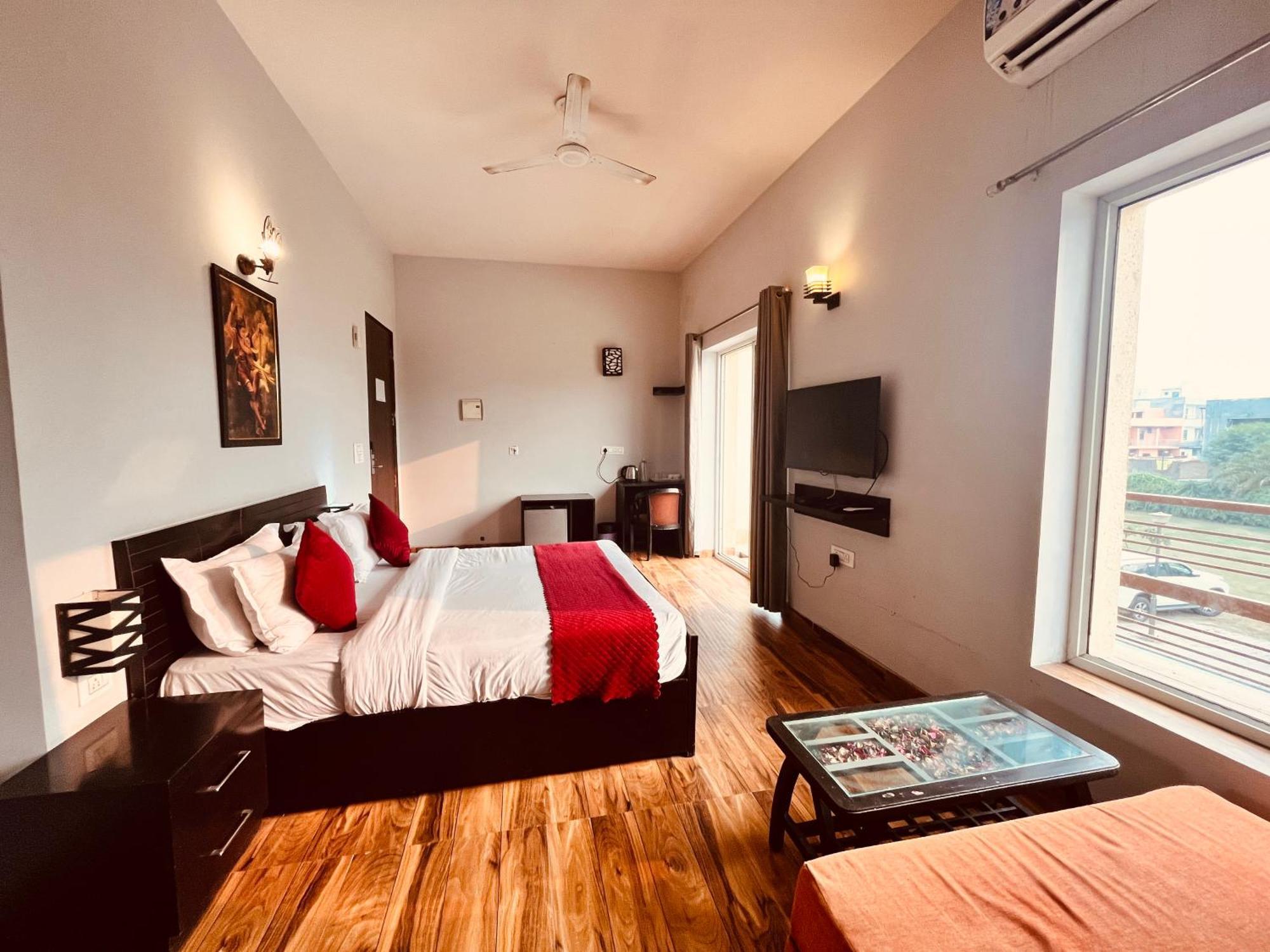 Pearl Grand Boutique Cottage In Omaxe Anandam Vrindavan - #Premium Ac Rooms With Balcony #Big Parking #Lift #Garden #Peaceful Area #Near Prem Mandir #Property Of The Year #Most Awarded Exterior foto