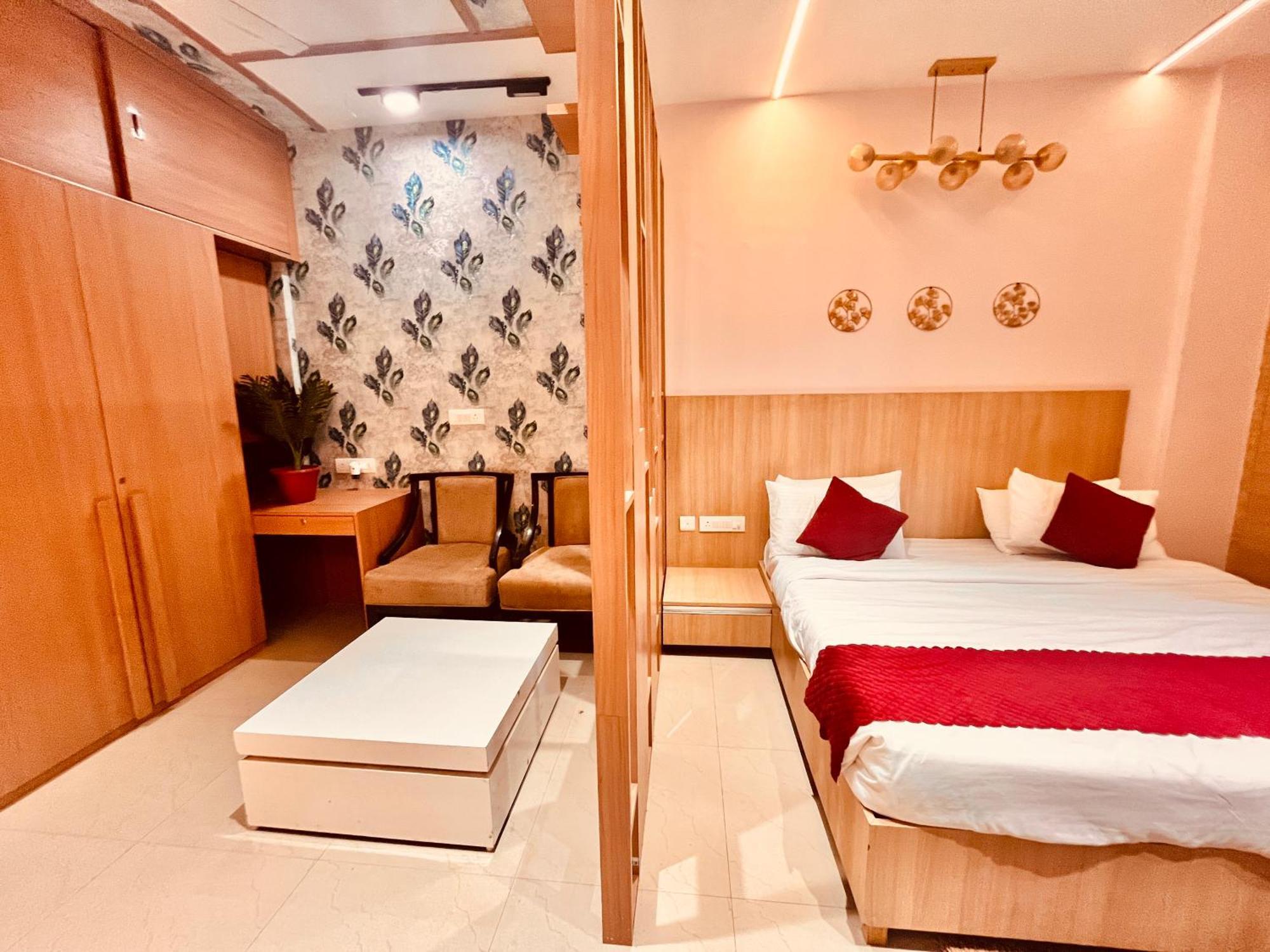 Pearl Grand Boutique Cottage In Omaxe Anandam Vrindavan - #Premium Ac Rooms With Balcony #Big Parking #Lift #Garden #Peaceful Area #Near Prem Mandir #Property Of The Year #Most Awarded Exterior foto