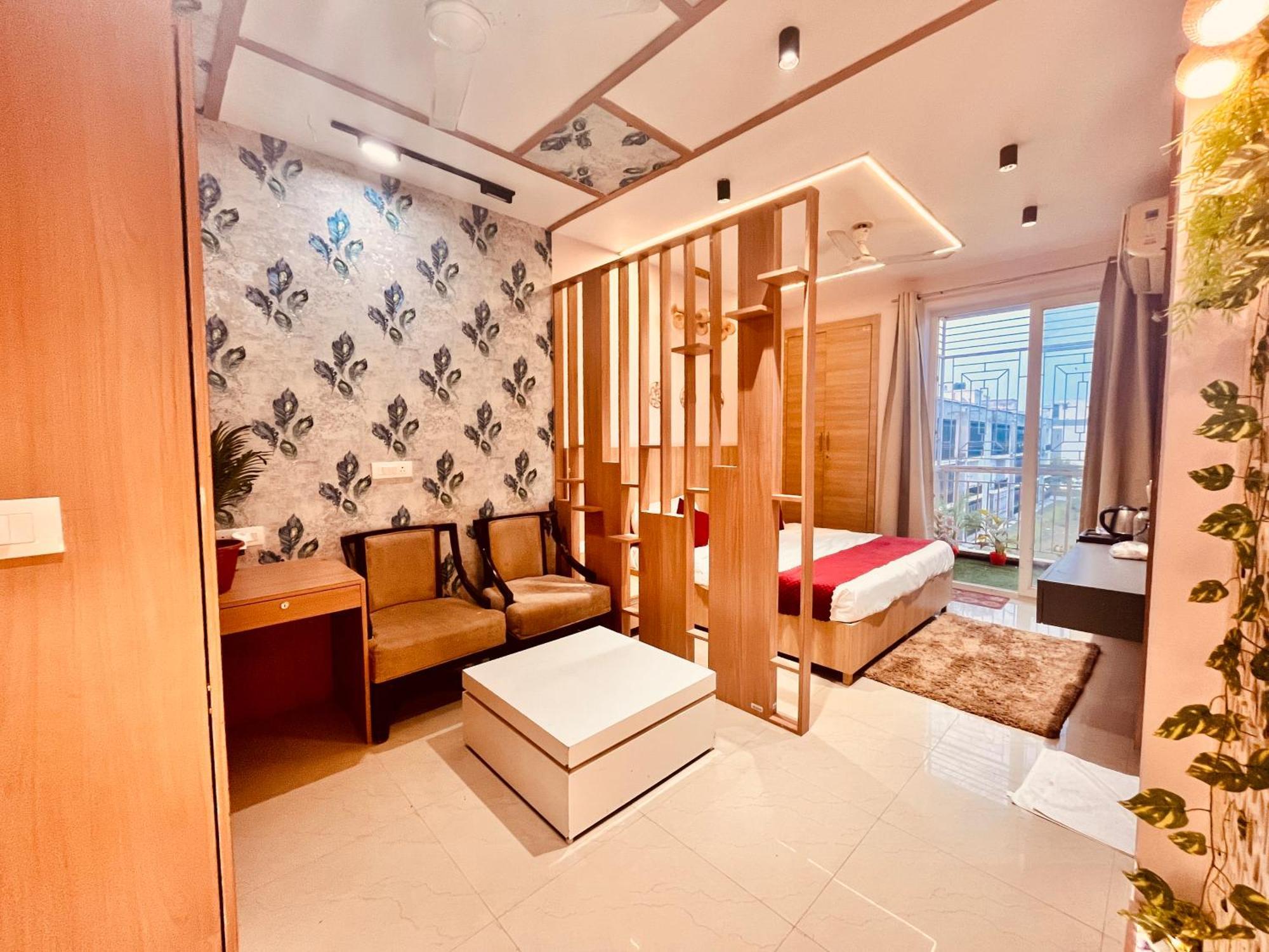 Pearl Grand Boutique Cottage In Omaxe Anandam Vrindavan - #Premium Ac Rooms With Balcony #Big Parking #Lift #Garden #Peaceful Area #Near Prem Mandir #Property Of The Year #Most Awarded Exterior foto